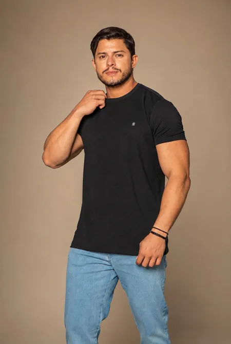 Camiseta Malha Tech MC Slim Logo Bordada Preto