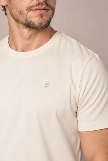 Camiseta Manga Curta Regular Gola Redonda Logo Bordada Bege Claro - Sabonete Camiseta Manga Curta Regular Gola Redonda Logo Bordada Bege Claro - Sabonete