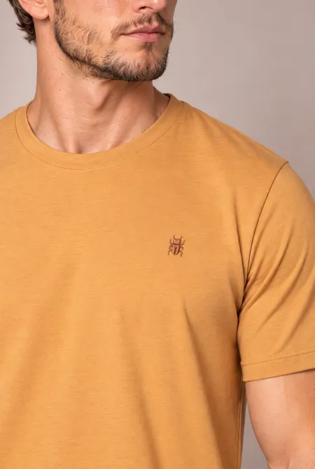 Camiseta Manga Curta Regular Gola Redonda Logo Bordada Caramelo Escuro Camiseta Manga Curta Regular Gola Redonda Logo Bordada Caramelo Escuro