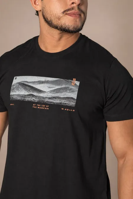 Camiseta Manga Curta Regular Estampada Preto Camiseta Manga Curta Regular Estampada Preto
