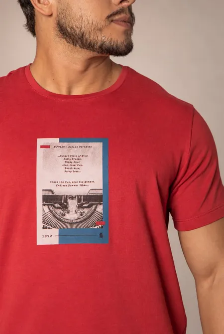 Camiseta Confort MC Slim Estampada Vermelho Camiseta Confort MC Slim Estampada Vermelho